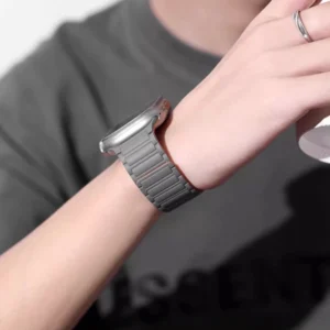 Tech-Protect IconBand Magnetic apyrankė skirta Apple Watch 4 / 5 / 6 / 7 / 8 / 9 / SE / Ultra 1 / 2 (42/44/45/49 mm) - juodos spalvos-Red - Image 3