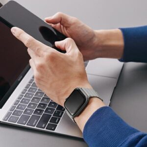 UNIQ apyrankė Revix Apple Watch Series1/2/3/4/5/6/7/8/9/SE/SE2/Ultra/Ultra 2 42/44/45/49mm. Reversible Magnetic žalios spalvos - Image 6