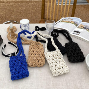 Knitted krepšys skirtas telefonui design 1 baltos spalvos - Image 4