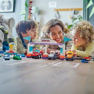 Konstruktorius LEGO® DUPLO Town F1®Team Race Cars - Image 3