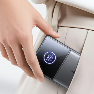 Joyroom JR-PR1 10000mAh 22.5W Powerbank with Built-in Retractable USB-C Cable - juodos spalvos - Image 4