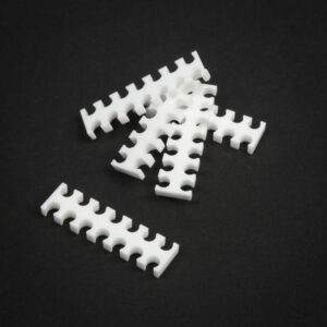 King Mod Service 14-Slot Cable Comb 4mm large - baltos spalvos - set of 5