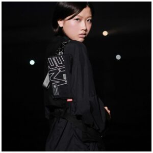 Phone bag Skinarma Jager juodos spalvos - Image 6