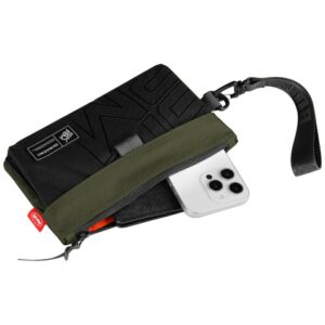 Phone bag Skinarma Jager olive - Image 5