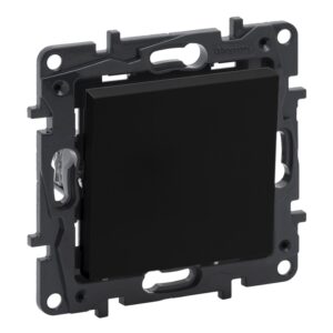 Kryžminis perjungiklis LEGRAND NILOE STEP, juodos spalvos