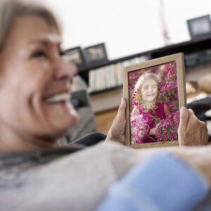 Wozinsky WRC-32 10.1" Digital Photo Frame with Frameo 32GB App - Light Brown - Image 8