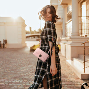 Knitted krepšys telefonui GCW06 rožinės spalvos - Image 6