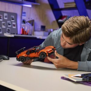 Lego 42222 Technic Bugatti Chiron Pur Sport Hypercar - Image 3