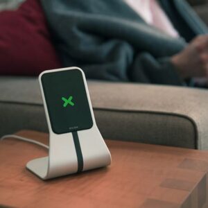 XVIDA (POWER 2) Wireless Charging Desk Stand - Qi 7.5W (Silver) - Image 4