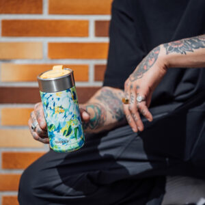 Quokka Boost Coffee Tumbler - Stainless steel thermal mug with brewer 400 ml (Blue Peonies) - Image 2