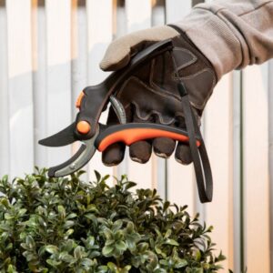 Black&Decker - Garden Shears for Flowers / Hedges with Hardened Steel Blade - Image 6