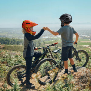 Wozinsky Vaikiškas dviratininko šalmas with USB Rear Light S - raudonos spalvos ir geltonos spalvos - Image 4