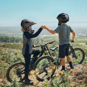 Wozinsky Vaikiškas dviratininko šalmas with USB Rear Light S - pilkos spalvos - Image 7