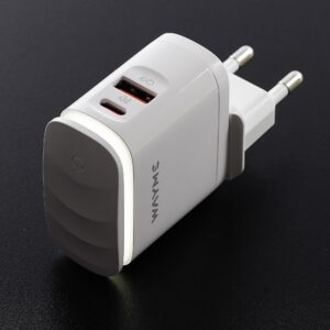 WAYME 25W USB-C PD + QC3.0 mains charger with touch LED lamp + adapters - plugs for EU, UK and US sockets - Image 3