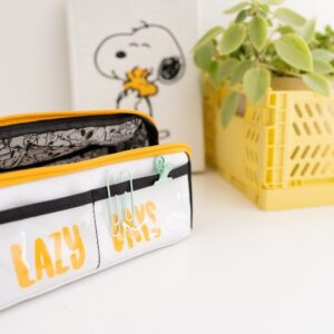 Snoopy - Double compartment pencil case from the Lazy Days collection - Image 6