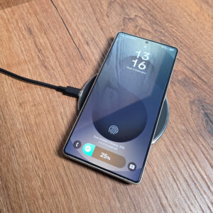 Blavec belaidis įkroviklis BQI-06 Qi 15W UniCharge (BQI06-QIB) matte juodos spalvos - Image 3