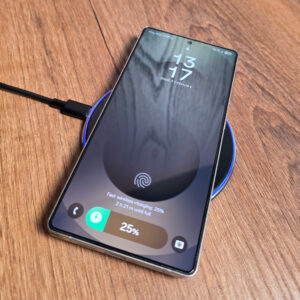 Blavec belaidis įkroviklis BQI-07 Qi 15W UniCharge (BQI07-QIB) juodos spalvos glass - Image 3