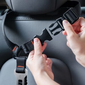 Spigen PS100 Universal Car Seat Belt Holder for pets juodos spalvos - Image 7