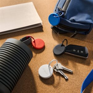 Chipolo POP – Bluetooth Tracker with Replaceable Battery for iOS & Android, 4pack -Black, White, Red, Blue