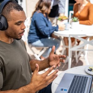 Poly „ Voyager Surround 80 UC“ „Microsoft Teams“ sertifikuotos „USB-C“ ausinės + „USB-C/A“ adapteris - Image 3