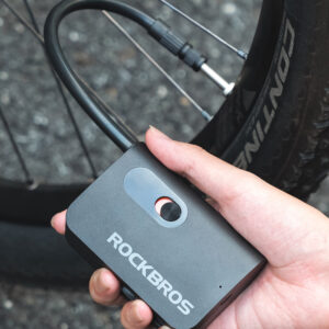 Rockbros L1 Mini Cordless Pump 70 psi Compressor 200 mm Schrader Hose Length - juodos spalvos - Image 4