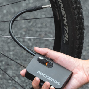 Rockbros L1 Mini Cordless Pump 70 psi Compressor 200 mm Schrader Hose Length - juodos spalvos - Image 6