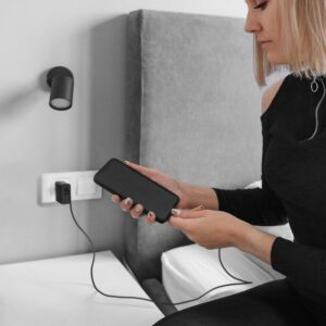 Qoltec 52381 Super greitas PD įkroviklis | 1xUSB-C | 1xUSB| 90W | 5-20V | 2,4-4,35A | Juoda - Image 3