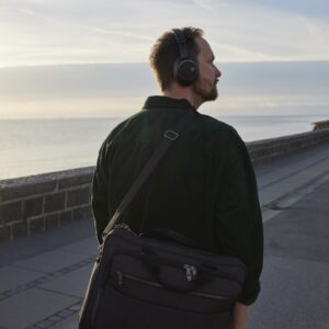 Poly „ Voyager Surround 80 UC“ „Microsoft Teams“ sertifikuotos „USB-C“ ausinės + „USB-C/A“ adapteris - Image 2