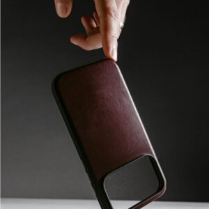 Nomad Modern Leather dėklas, burgundy (Horween) - Apple iPhone 17 Pro Max - Image 4
