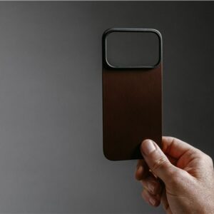 Nomad Magnetic Leather Back, rustic rudos spalvos (Horween), Magsafe - Apple iPhone 17 Pro Max - Image 16