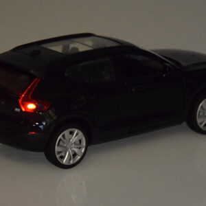 Metalinis automobilio modelis Volvo XC40 Recharge, mastelis 1:32, su garsais ir šviesomis ZA4614 - Image 6