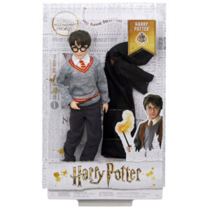 Harry Potter lėlė su Grifų Gūžtos mokyklos uniforma + lazdelė FYM50 ZA5093 - Image 4