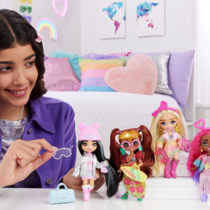 Barbie Extra Fly Minis lėlė su saulėtu paplūdimio įvaizdžiu ZA5108 - Image 3