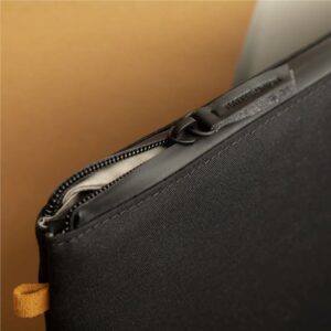 Native Union Stow Lite Sleeve, black - Macbook 13" - Image 5