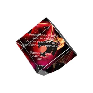 Stiklinis graviruotas trofėjus su spalvota spauda LuxorJet + užpildymas dažais T026-LUX/GR/F