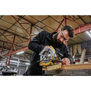DeWALT DWE560 Nešiojamasis diskinis pjūklas 18,4 cm 5500 RPM 1350 W - Image 2