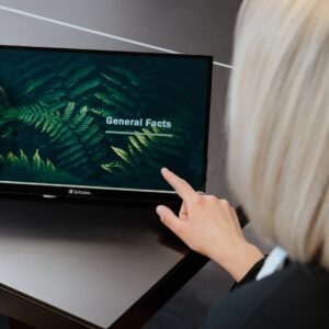 Verbatim 32238 kompiuterio monitorius 39,6 cm (15.6") 3840 x 2160 pikseliai 4K Ultra HD LCD Lietimui jautrus ekranas Juoda - Image 2