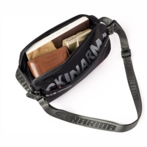 Skinarma Crossbody Bag Fardel juodos spalvos - Image 3