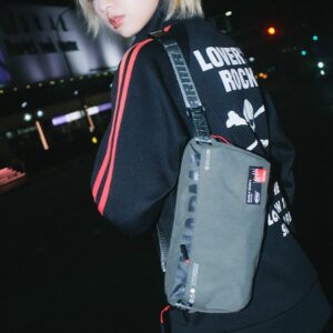 Skinarma Crossbody Bag Fardel juodos spalvos - Image 5