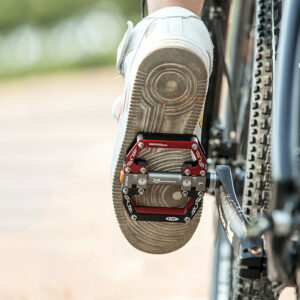 Rockbros 2010-12SBKR Aluminum Bicycle Pedals with Sealed Bearings - Black and Red - Image 3