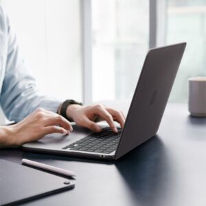 SPIGEN AIRSKIN MACBOOK AIR 13 M2-M5 2023-2026 FROST BLACK - Image 5