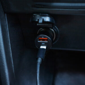 Maxlife MXCC-04 PD QC automobilinis įkroviklis 1x USB-C 1x USB 20W juodas + USB-C – Lightning laidas 27W - Image 9