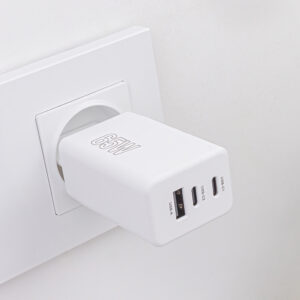 Maxlife MXTC-08-65ACC PD QC įkroviklis 2x USB-C 1x USB 65W baltas - Image 7