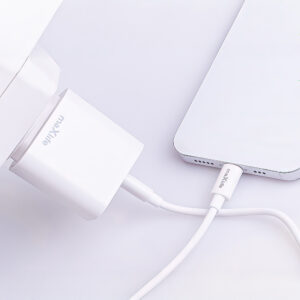 Maxlife MXTC-06-20AC PD QC įkroviklis 1x USB-C 1x USB 20W baltas + USB-C - Lightning laidas 20W - Image 2