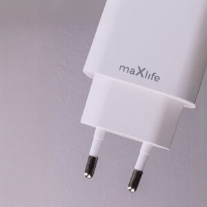 Maxlife MXTC-06-20AC PD QC įkroviklis 1x USB-C 1x USB 20W baltas + USB-C - Lightning laidas 20W - Image 5