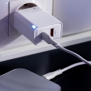 Maxlife MXTC-09-45AC GaN PD QC įkroviklis 1x USB-C 1x USB 45W baltas - Image 4