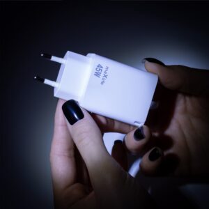 Maxlife MXTC-09-45AC GaN PD QC įkroviklis 1x USB-C 1x USB 45W baltas - Image 5
