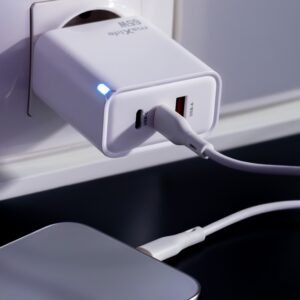 Maxlife MXTC-09-65ACC GaN PD QC įkroviklis 2x USB-C 1x USB 65W baltas - Image 4