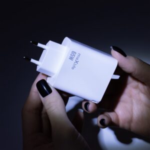 Maxlife MXTC-09-65ACC GaN PD QC įkroviklis 2x USB-C 1x USB 65W baltas - Image 5