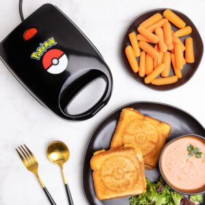 Uncanny Brands Pokémon Poké Ball sumuštinių keptuvė Juoda, Raudona, Balta - Image 2
